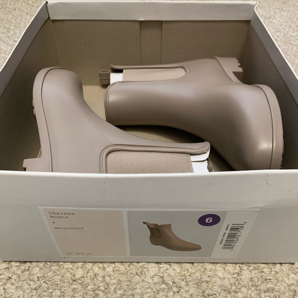 Waterproof Chelsea Rain Boots, Beige Size 6